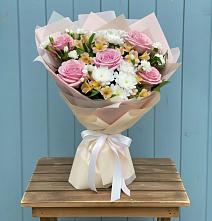Букет цветов из:  Гвоздики, Орхидеи и Розы в Дубенцовской