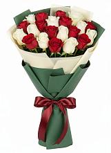 Букет Микс из красных и белых роз в Дубенцовской