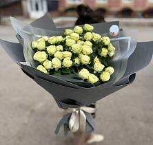 Букет Белые кустовые розы Солинеро в Дубенцовской