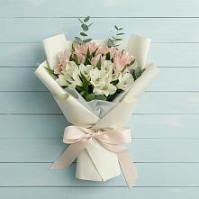 Букет цветов из:  Альстромерии в Дубенцовской