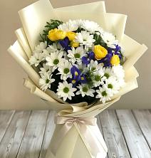 Букет цветов из:  Ирисы, Хризантемы и Розы в Дубенцовской