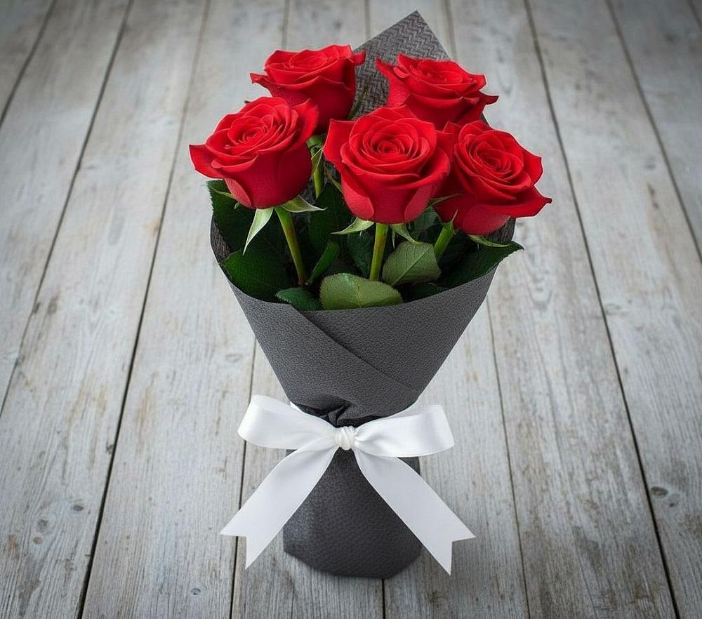 Букет 5 Красных роз Эдлесс Лав в Дубенцовской